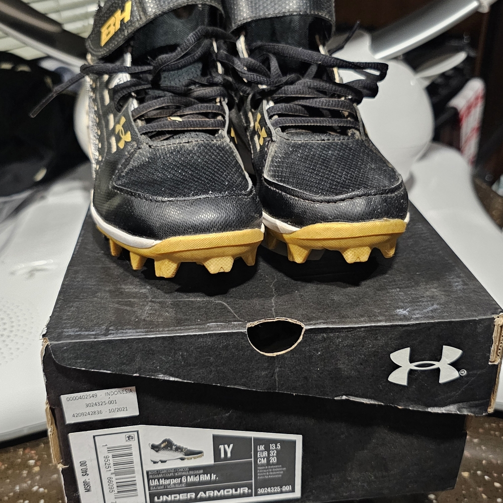 Under Armour Black and Gold Sneakers Athletic Performance